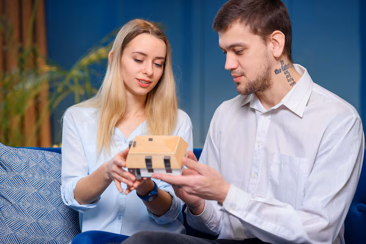 wann ist der verkauf einer geerbten immobilie steuerfrei - westmont group blog - Couple discussing property sale details